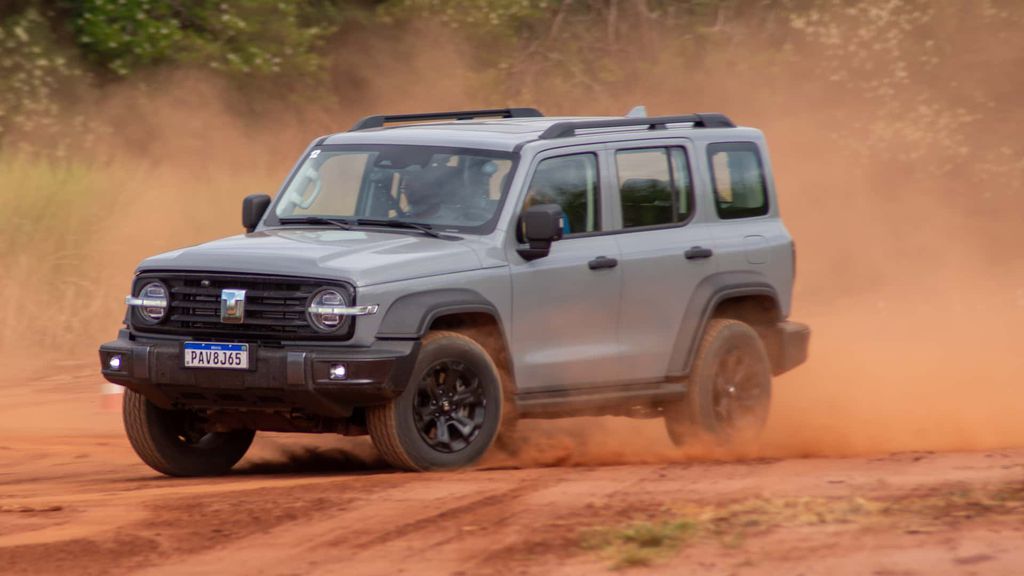 GWM Tank 300 visto de frente durante circuito off-road
