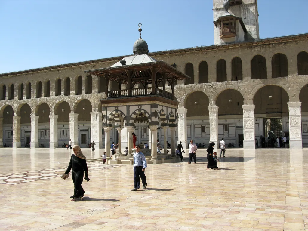 Mesquita Omíada, do século 8, em Damasco (Imagem: Vyacheslav Argenberg/http://www.vascoplanet.com)