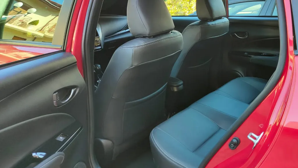 Espaço interno e conforto do Toyota Yaris XLS são bons motivos para comprar o hatch (Imagem: Paulo Amaral/Canaltech)