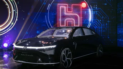 Foxconn exibe carros elétricos com autonomia insana e promete incomodar Tesla
