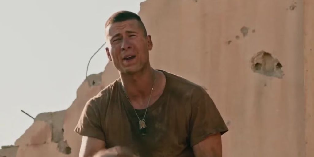 Glen Powell em cena do filme Castelo de Areia