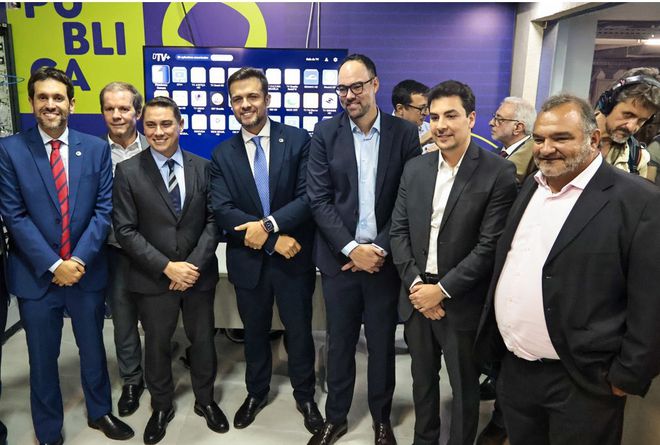 Autoridades durante a inauguração da estação de testes da TV 3.0 em Brasília