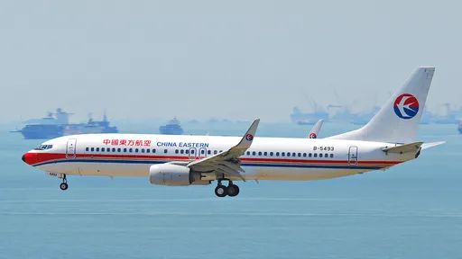 Companhia aérea chinesa suspende uso do Boeing 737-800 após acidente com 132