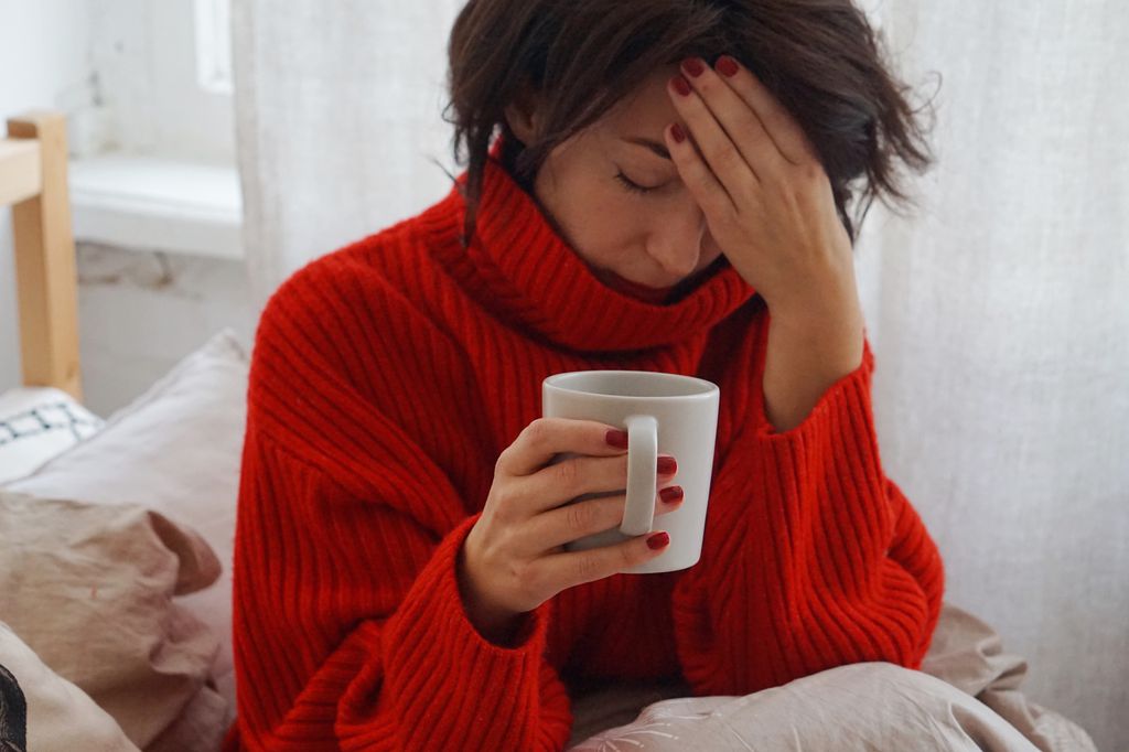 Determinadas bebidas, como chá de gengibre, podem ajudar a fazer a dor de cabeça passar (Imagem: twenty20photos/Envato)