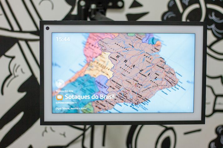Echo Show 15 tela