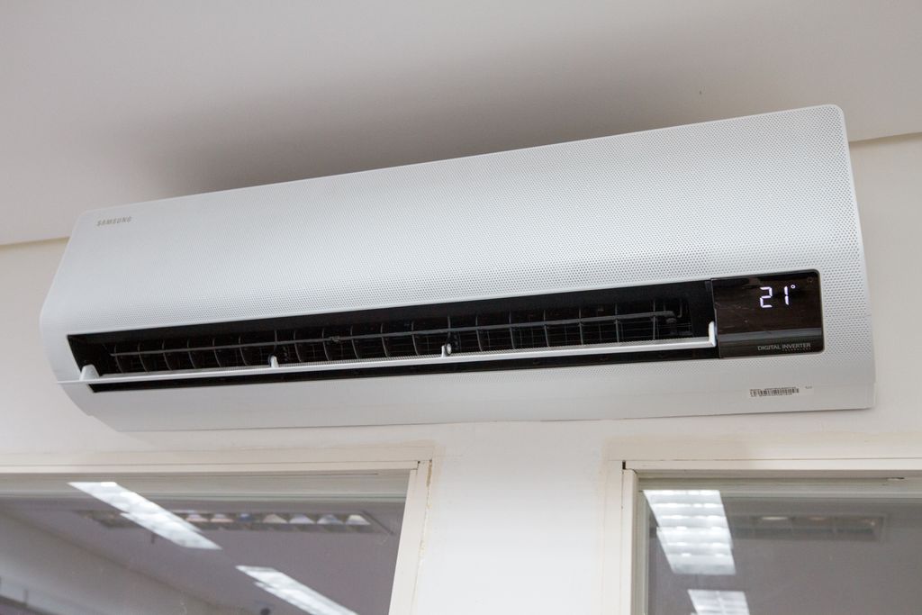 Ar condicionado split tem apenas o evaporador na parte interna da casa, o que reduz o ruído (Imagem: Ivo Meneghel Jr/Canaltech)