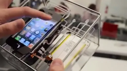 Estudante de design cria "Frankenphone", um iPhone 3GS que funciona desmontado