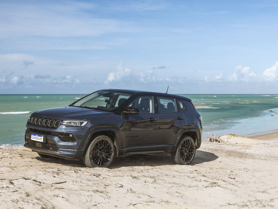 Jeep Compass 4xe | SUV híbrido chega completo e com autonomia de
