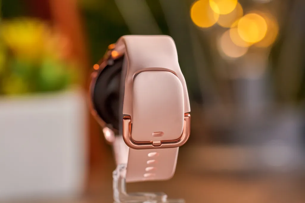 Galaxy Watch Active tem sensores para acompanhamentos de atividades físicas (Imagem: Ivo Meneghel Jr/ Canaltech)