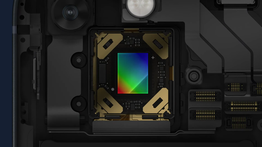 Com Sensor-Shift, toda a placa do sensor de câmera se move para estabilizar imagem (Imagem: Reprodução/Apple)