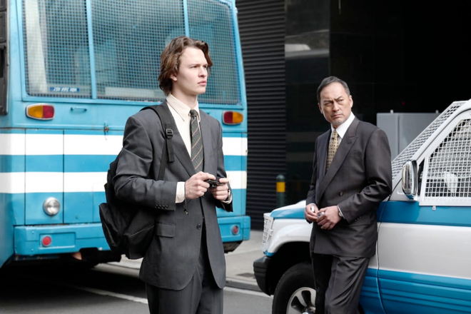 Alsel Elgort e Ken Watanabe são destaques em Tokyo Vice (Imagem: Reprodução/HBO)