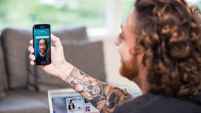 Usuários da Visa e Banco Neon usarão selfies para autenticar compras online