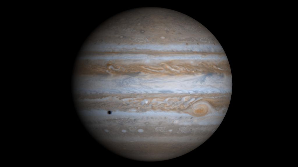 Bela foto de Júpiter tirada pela sonda Juno, da NASA, mostra a Grande Mancha Vermelha ali no cantinho direito (Foto: NASA)