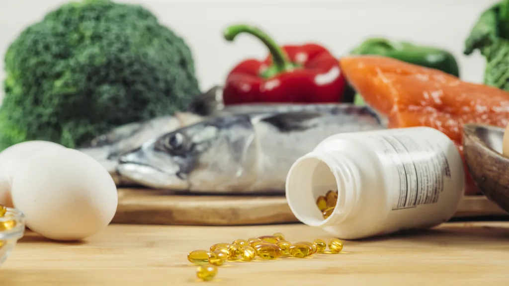 A vitamina D está presente em alimentos como carnes, peixes, frutos do mar e ovos (Imagem: microgen/envato)