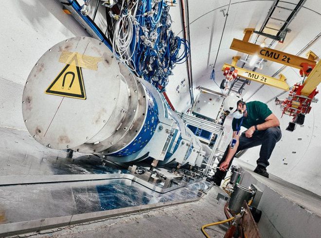 O detector de partículas FASER, instalado no LHC, responsável por encontrar os candidatos a neutrinos no experimento (Imagem: Reprodução/CERN)
