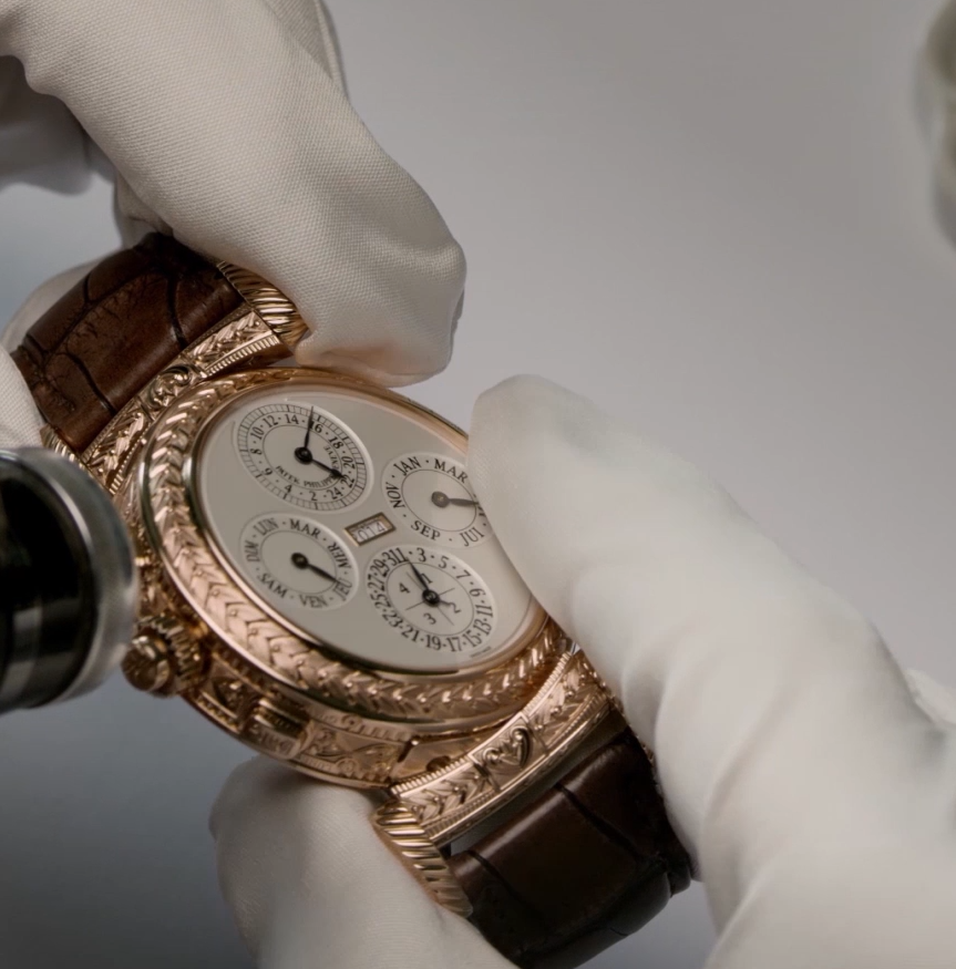 Produto tem duas faces e pode ser rotacionado (Imagem: Divulgação/Patek Philippe)