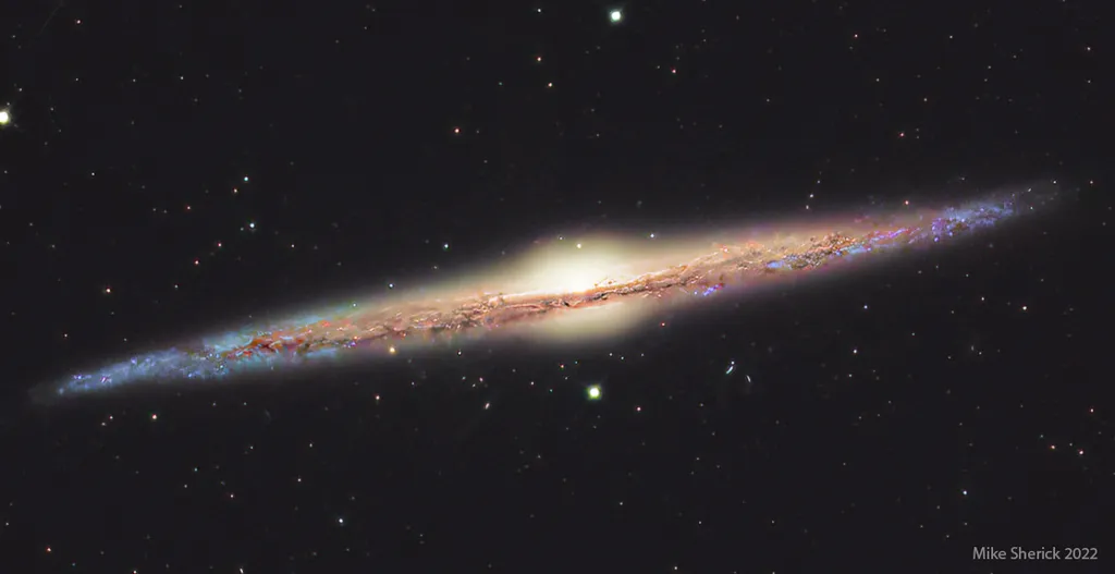 A galáxia NGC 4565 é do tipo espiral (Imagem: Reprodução/Michael Sherick)