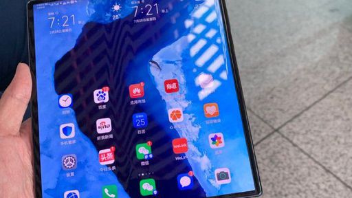 Novas fotos mostram design atualizado do celular dobrável da Huawei