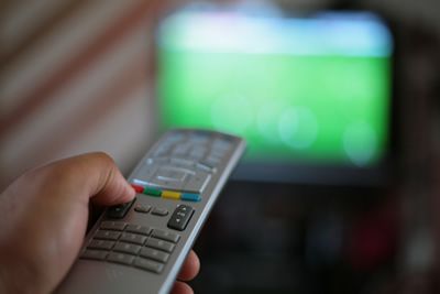 Mercado de TVs por assinatura perdeu quase 10% de seus clientes em 2019, marcando a maior queda no setor desde o ano de 2015