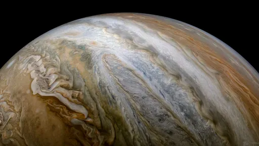 Sonda da NASA parece ter flagrado um objeto entrando na atmosfera de Júpiter
