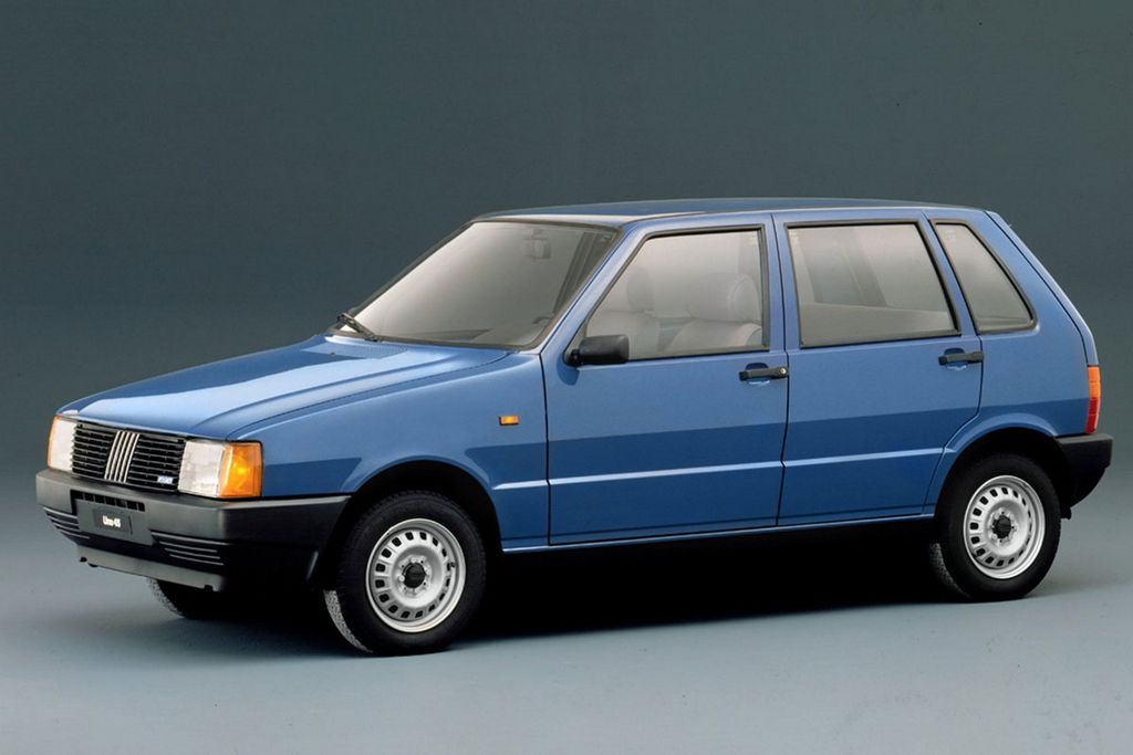 Fiat Uno chegou ao mercado brasileiro em 1984 e inaugurou uma sequência de inovações no país (Imagem: Divulgação/Fiat)