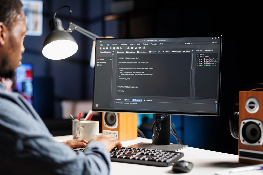 A recomendação de especialistas é: restringir acesso a arquivos e à rede por parte de plataformas de código rodadas com IA, assim como qualquer outra ferramenta de automação na máquina (Imagem: DC Studio/Freepik)