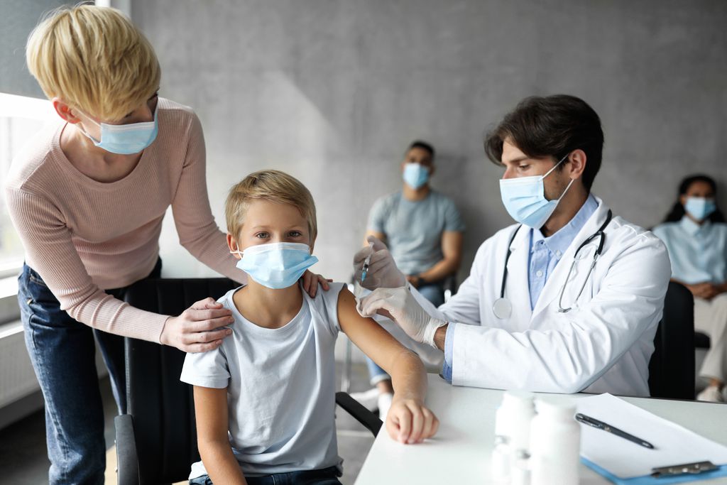 EUA recomendam a vacinação contra a covid-19 de quem tem entre 5 e 11 anos (Imagem: Reprodução/Prostock-studio/Envato Elements)