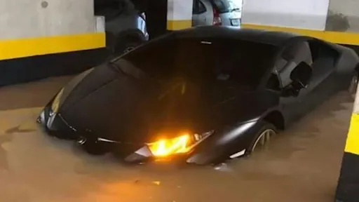 Lamborghini destruída em enchente custou fortuna para ser recuperada