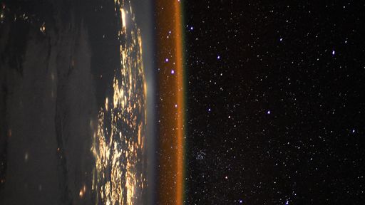 Nova foto da Terra tirada na ISS mostra beleza noturna do nosso planeta