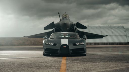 Bugatti Chiron encara caça em lançamento de versão especial; veja como foi