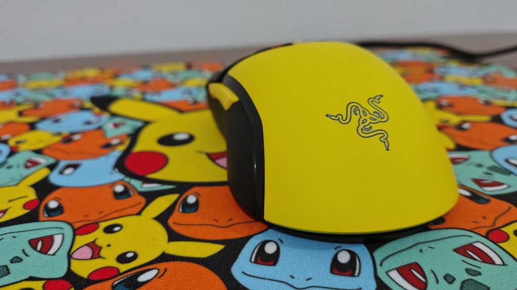 Imagem do mouse Razer Cobra com Pokémon