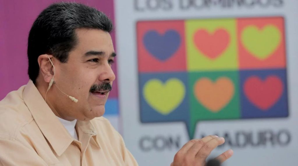 Embora Nicolás Maduro tenha anunciado há alguns meses uma ICO (oferta inicial de moeda) de US$ 3,3 bilhões, um dos ministros do envolvidos com o lançamento afirma que "a tecnologia da Petro ainda está sendo desenvolvida", e, portanto, ainda não foi disponibilizada para ninguém.