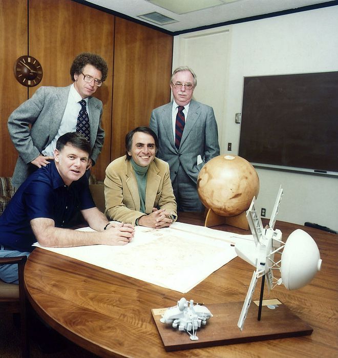 Sagan ao lado de seus colegas cofundadores da Sociedade Planetária (Foto: Reprodução)