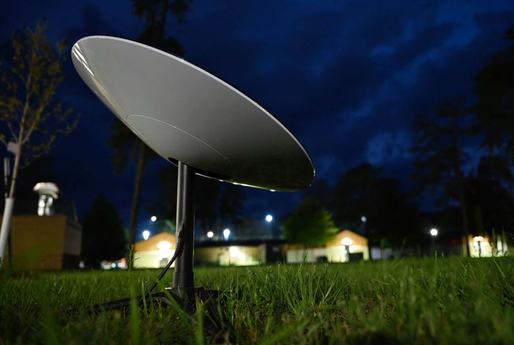 Antena Starlink usada para captar informações ao redor do mundo (Imagem: Reprodução/USAF)