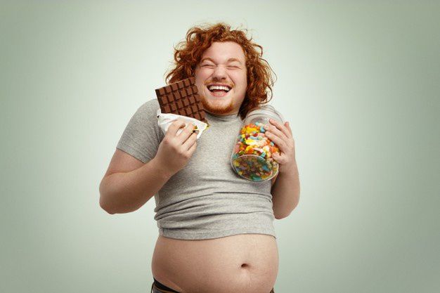 Alimentos ultraprocessados causam obesidade (Foto: wayhomestudio/Freepik)