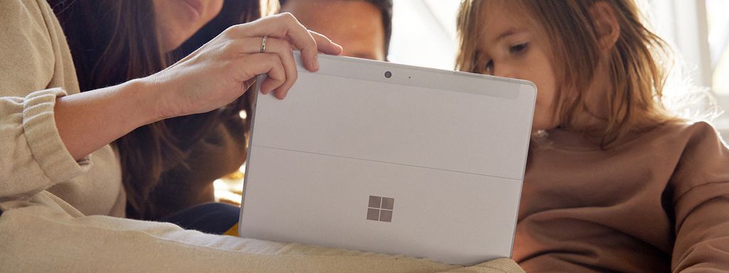 Linha Surface Go foi lançada em 2018, e teve segunda geração apresentada em 2020 (Imagem: Divulgação/Microsoft)