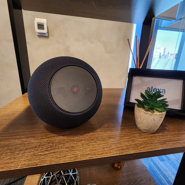 Amazon lança novo Echo Studio no Brasil com som de cinema e design