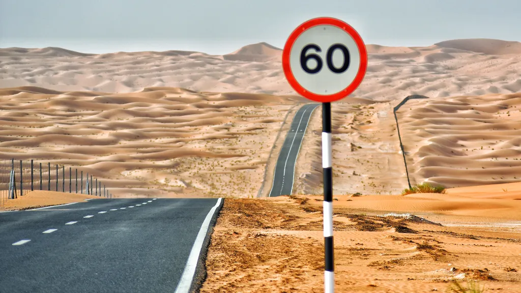 Vias arteriais (urbanas) e estradas não-pavimentadas têm limite máximo de 60 km/h (Imagem: Spencer PA/Envato/CC)