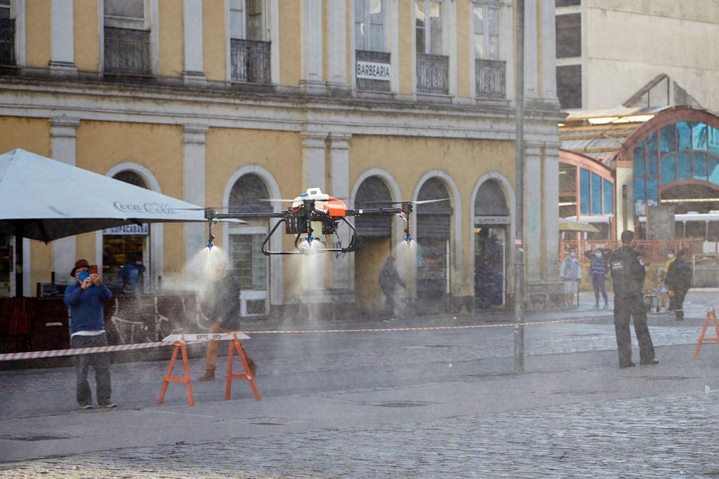Skydrone: startup gaúcha desenvolveu um drone que desinfeta áreas públicas das cidades (Crédito da foto: Divulgação)