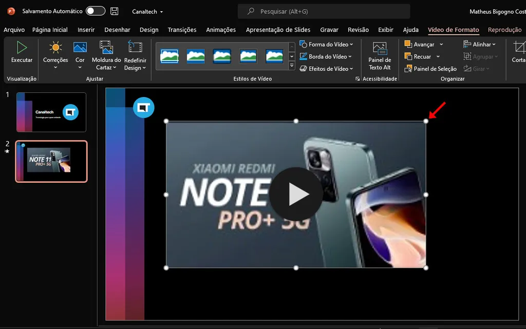 Depois de colocar vídeo no PowerPoint, ajuste-o no slide da maneira que for mais conveniente (Captura de tela: Matheus Bigogno)