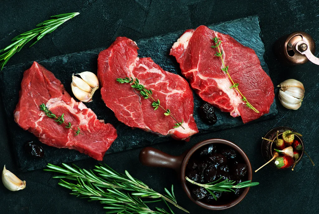 Consumo diário de carne vermelha ou processada aumenta risco para diabetes (Imagem: Tycoon101/Envato)