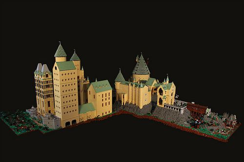 Mulher constrói castelo de Harry Potter usando mais de 400 mil peças de LEGO