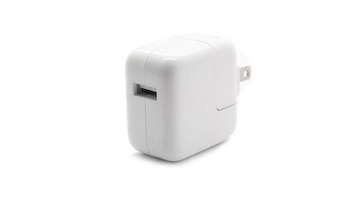 Apple faz recall de tomadas de carregadores no Brasil