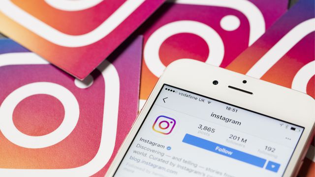 Instagram testa toque para passar publicações no feed no lugar da rolagem atual