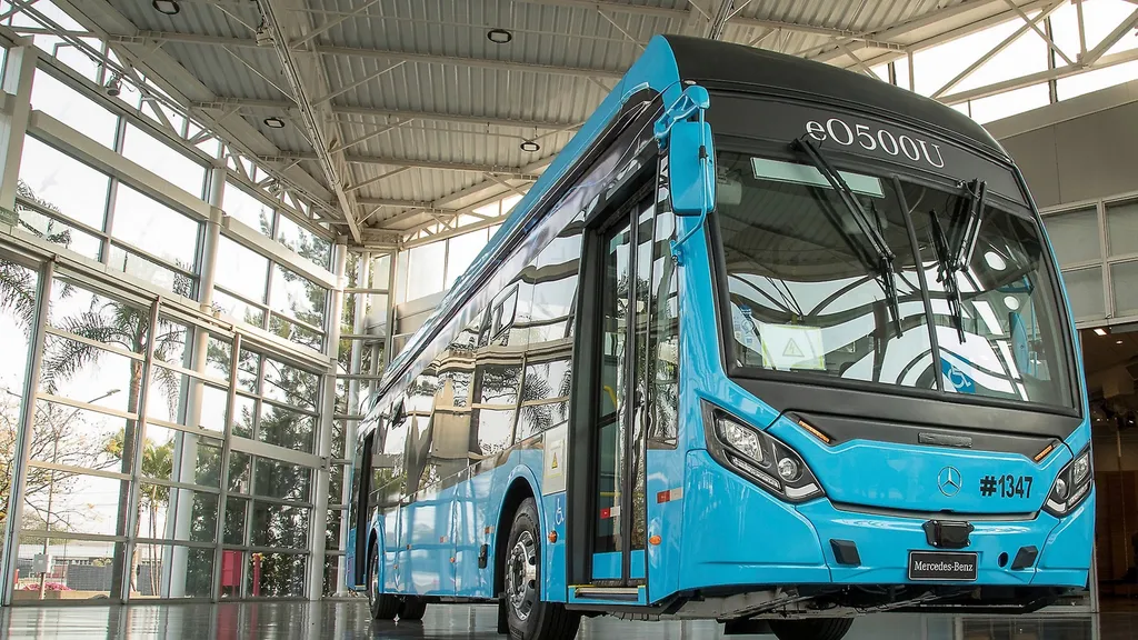 Mercedes é uma das empresas prontas para equipar frotas com ônibus elétricos (Imagem: Divulgação/Daimler Buses)