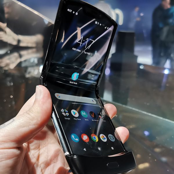 Motorola Razr é lançado! Dobrável lembra o icônico V3 - Canaltech