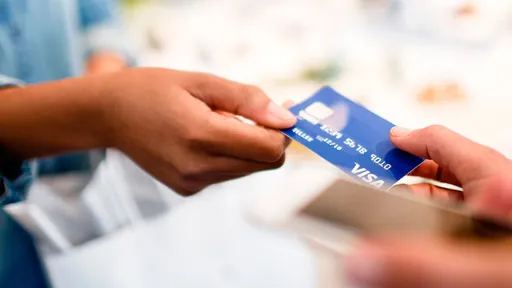 Visa lança solução para acelerar aprovação de cartões de crédito para o público