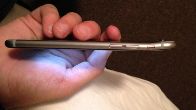 Usuários reclamam que iPhone 6 Plus estaria entortando quando colocado no bolso