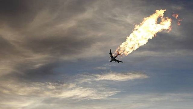 Estudo comprova que baterias de lítio podem causar incêndios e quedas em aviões