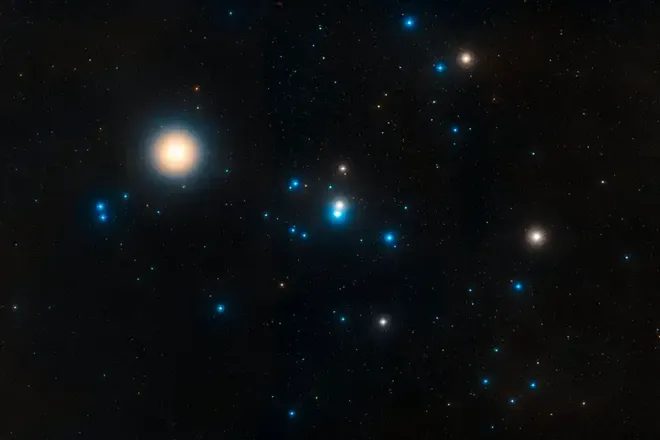 O aglomerado de estrelas Hyades é um dos que apresentam uma distribuição incomum de estrelas (Imagem: Reprodução/NASA/ESA/STScI)